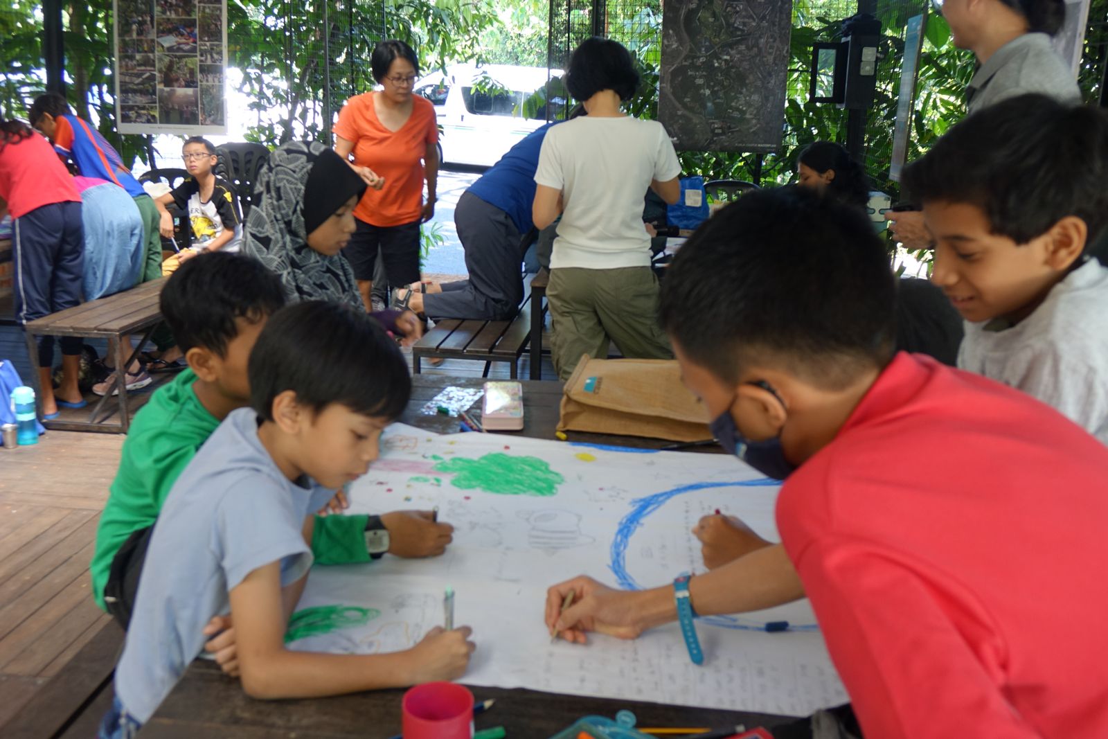 Bee Conservation & Education - EAT HONEY PRETTY